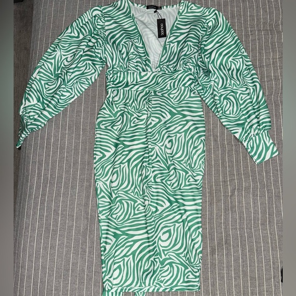 green emerald velvet dress Amazon.com: Women's Summer Bandage Bodycon Dress Sweetheart Neck Puff  Sleeve Side Slit Tummy Control Ruched Midi Night Out Party Dresses Dark  Green : Clothing, Shoes & Jewelry main image 0